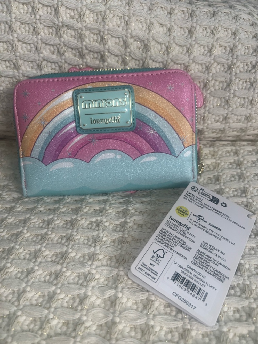 NWT Loungefly Minions Fluffy Unicorn Zip Wallet - Picture 5 of 6